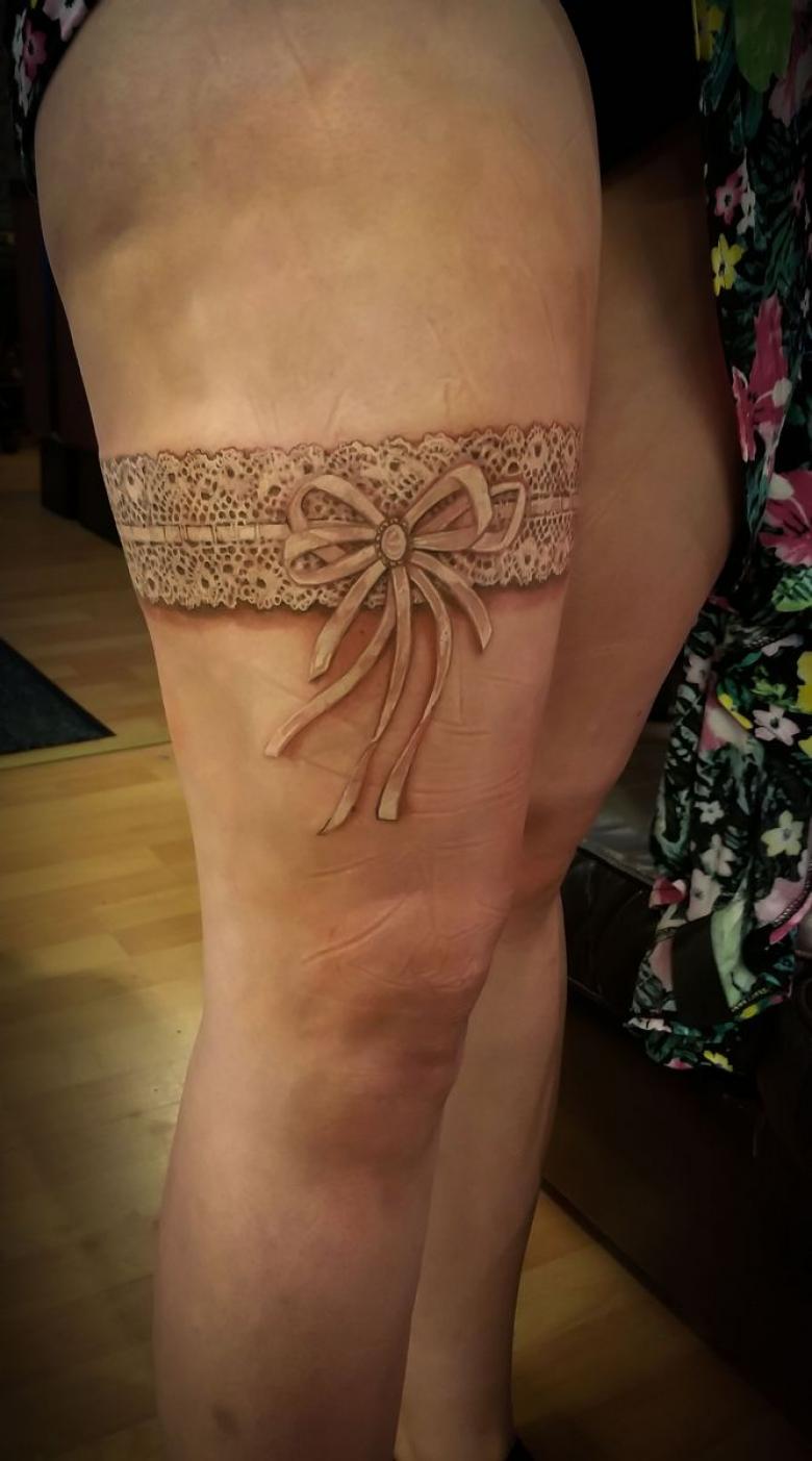 Tattoo Garter (83 pics) - meaning, sketches for girls on the hip, leg