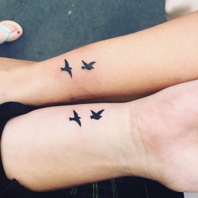 Tattoo Birds - Tattoo Bird - Tattoo of a flying bird
