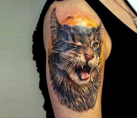 Tattoo with a lynx head on your shoulder