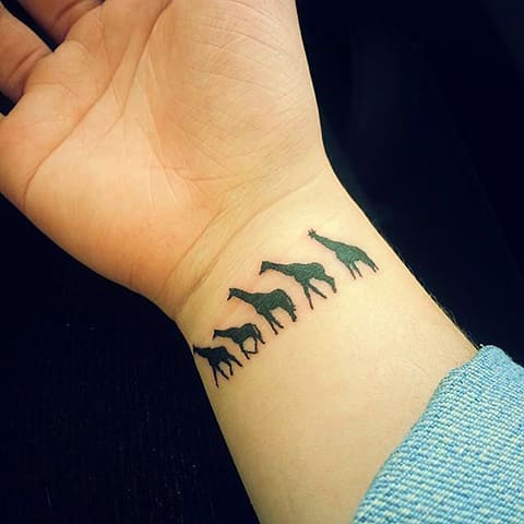 Tattoo with a giraffe on the wrist