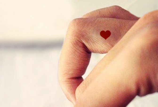 Tattoo of a heart on the finger. Meaning, what it means, sketches, photos