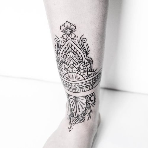 Tattoo in linework style for girls, men. Sketches, photos on forearm, hand, hip