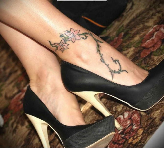 Tattoo of flowers will look great in combination with shoes