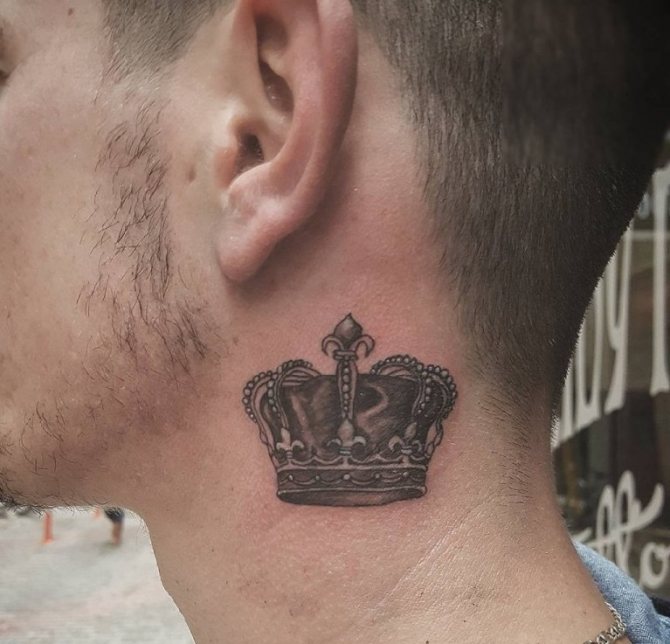 Tattoo in the shape of a crown