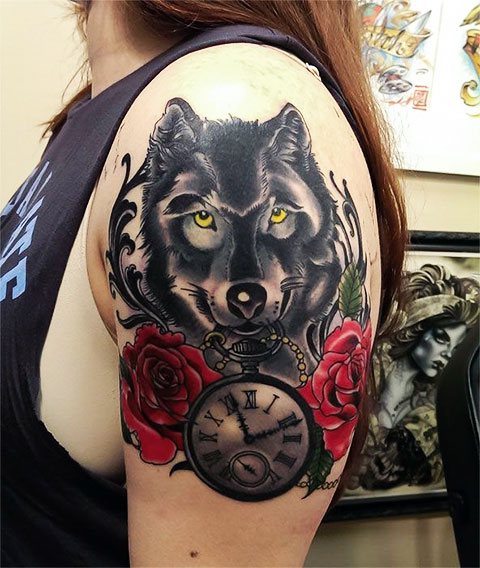 Tattoo wolf on shoulders for girls - photo