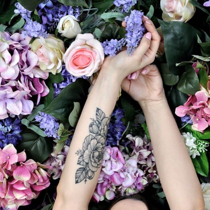 Tattoo of flowers for girls