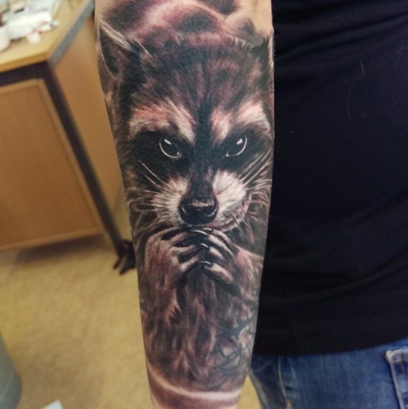 Tattoo of a raccoon on the shoulder - another option