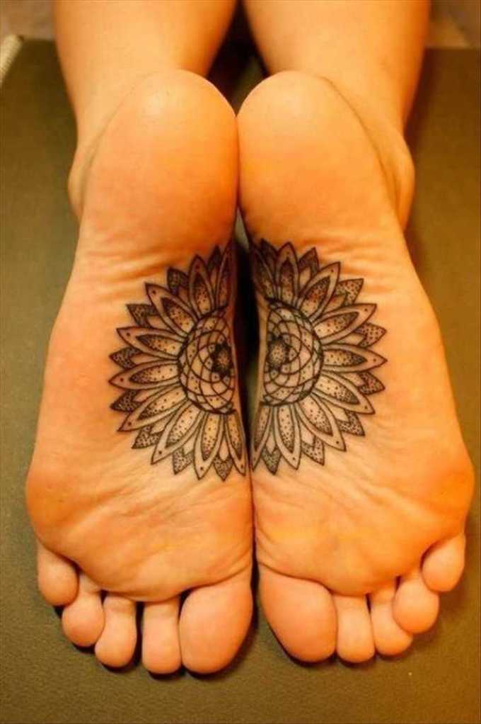 Tattoo on the foot in the form of Indian pattern