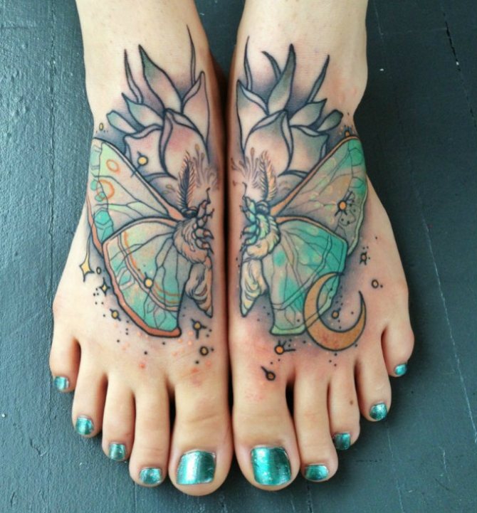 Tattoo on the foot in the form of a moth