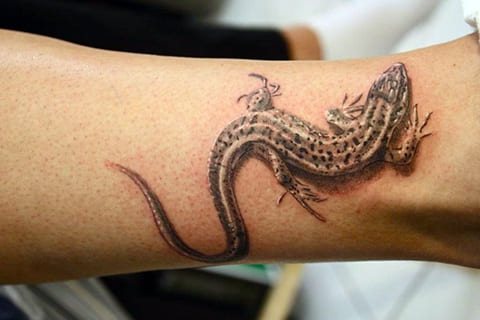 Tattoo with a lizard
