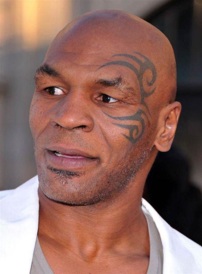Tattoo in the form of Polynesian patterns on the face of Mike Tyson