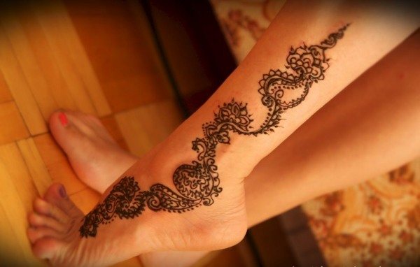 Tattoos for girls on the leg. Photo beautiful patterns, small inscriptions, meaning