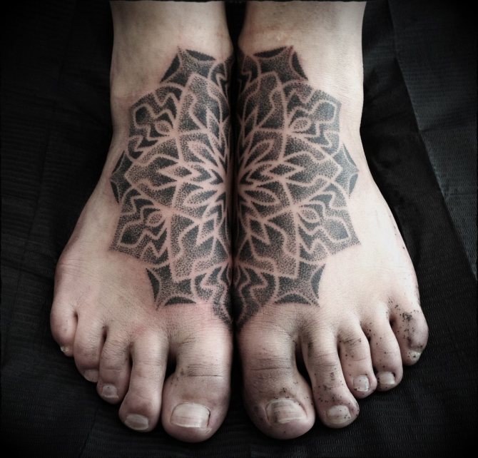 Tattoos on women feet