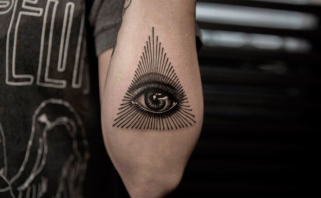 Tatuaggi dell'occhio onniveggente