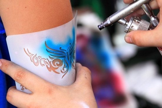 Temporary tattoos. How to make at home: a gel pen, henna, paint, stickers, colored and black and white, with a pencil for eyes, marker, with a stencil