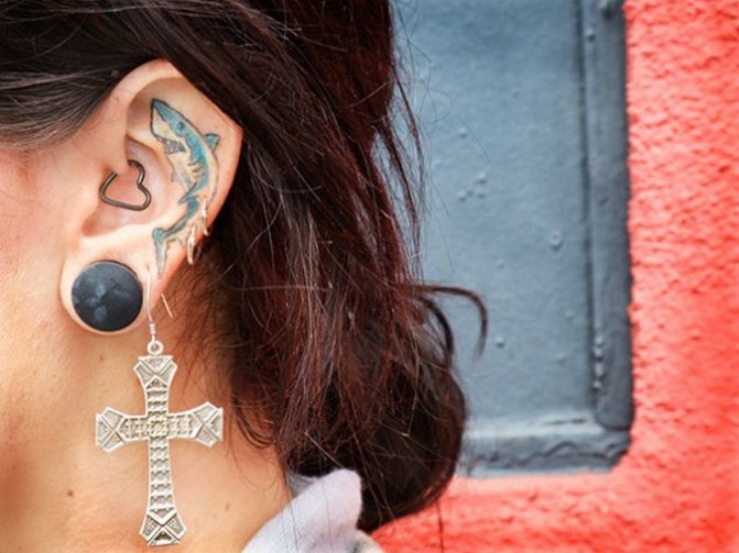 Tattoos Behind the Ear for Girls