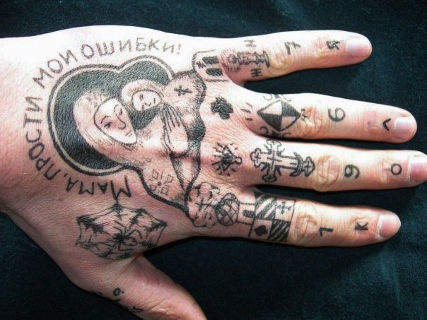 Thieves tattoo on his fingers. Meaning, photo